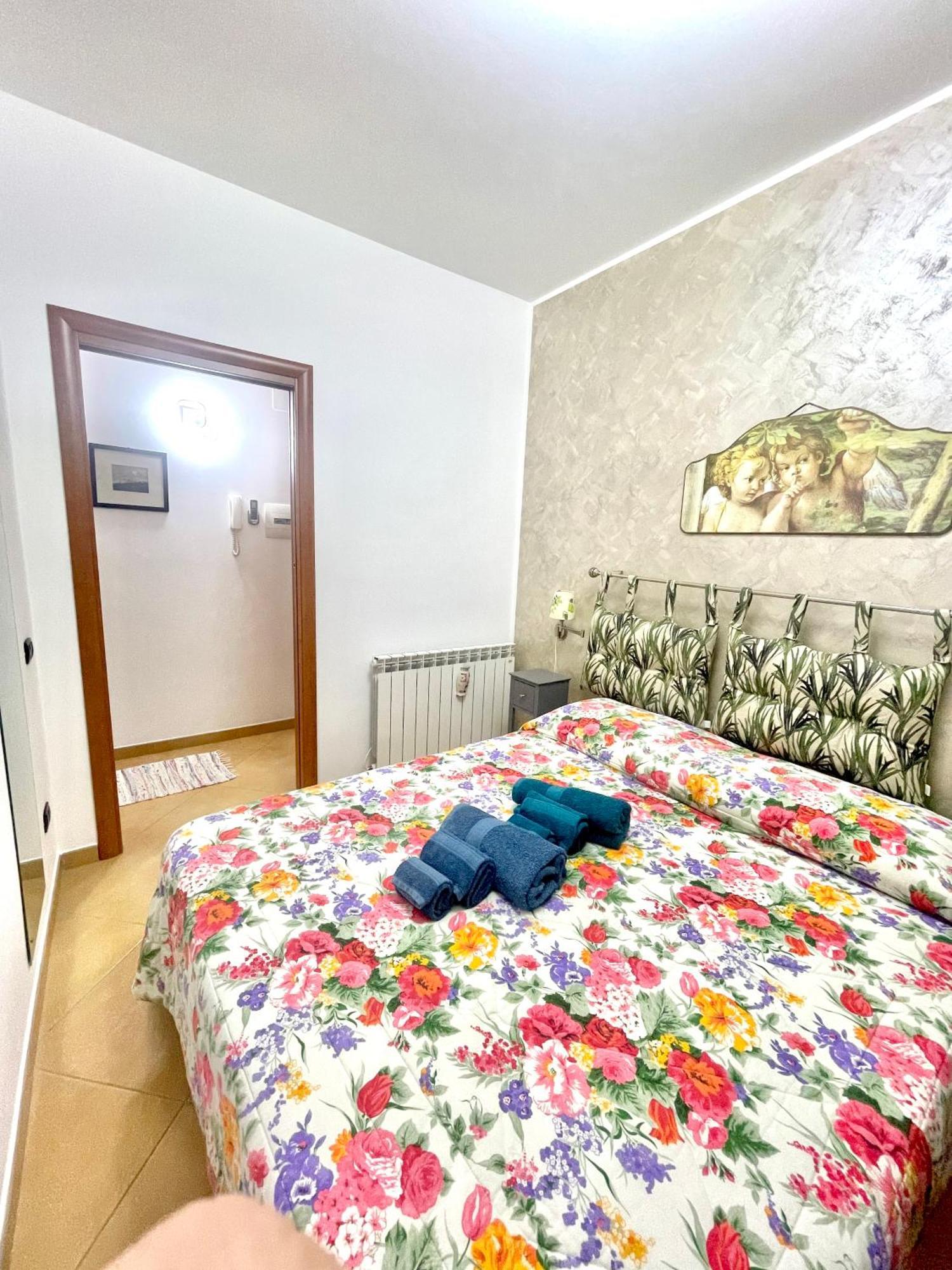 Sinyhouse Apartment Terrasini Bagian luar foto